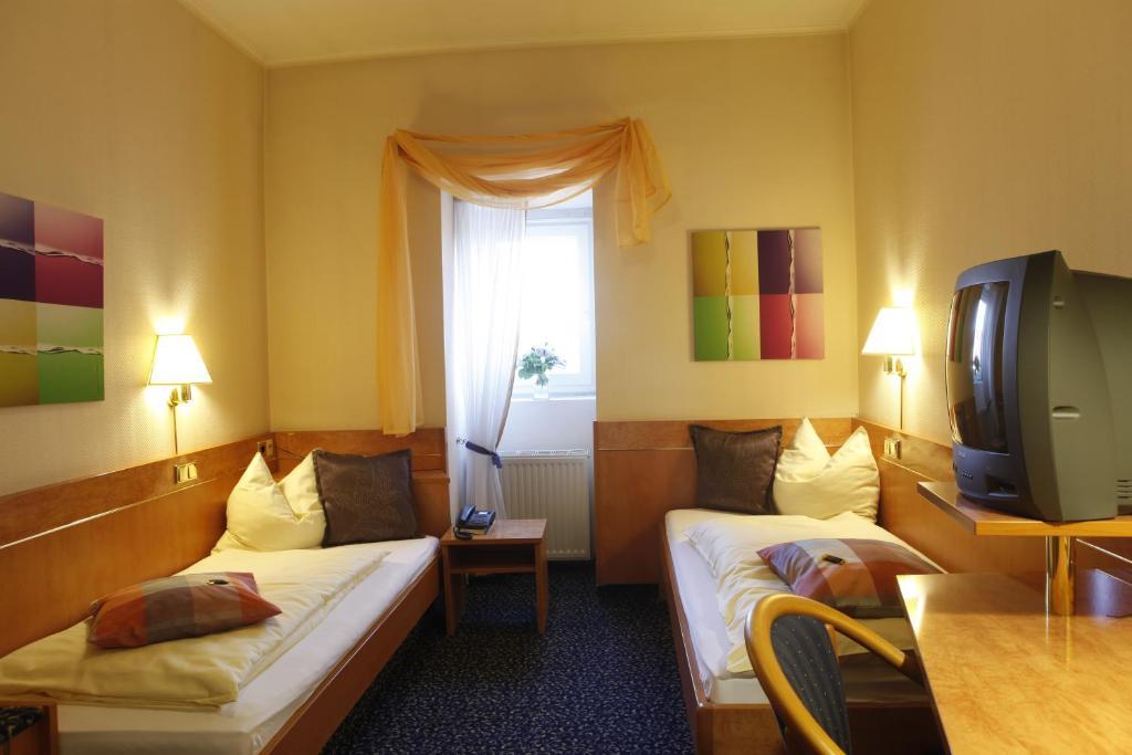 Hotel Villa Brenner Grünstadt Zimmer foto